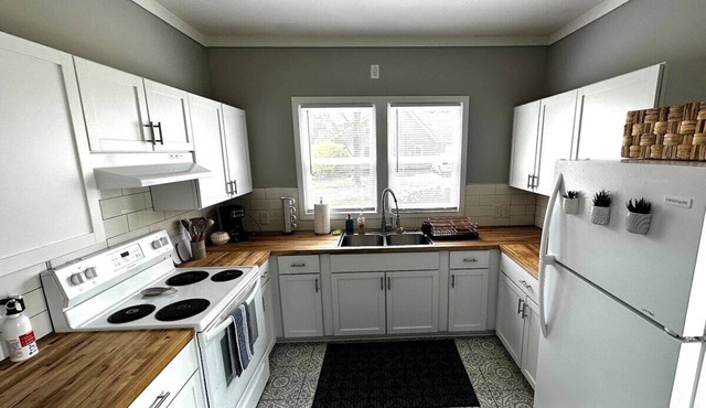 Mrs. Hughes Cottage - 2 bedroom House