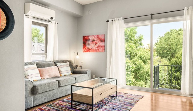 Mt. Adams 1BR Great Location! Steps from Monastery