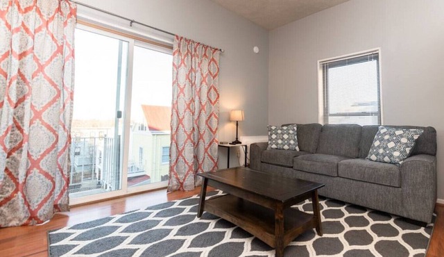 Mt. Adams 1BR Great Location! Steps from Monastery