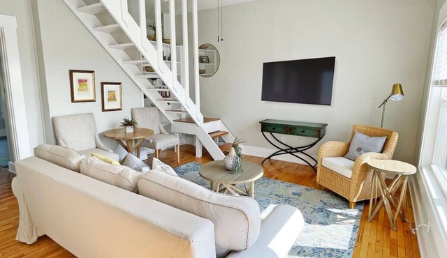 Mt Adams 2BR | Deck | River Views | 3-min to Dtown