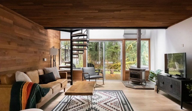 Mt Baker Cabin w/Hot Tub, Sauna, Firepit, BBQn