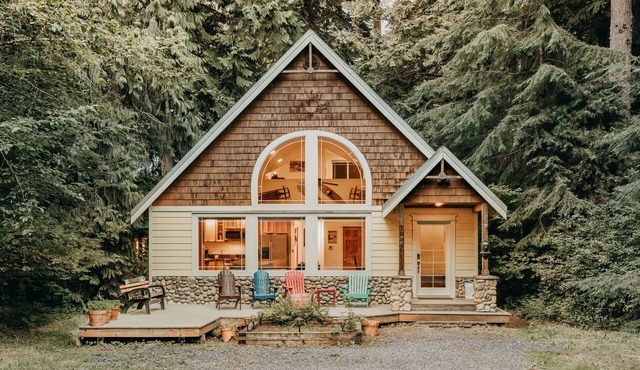 Mt Baker Lodging's Cabin #1 - With Wifi, Hot Tub, Pet friendly