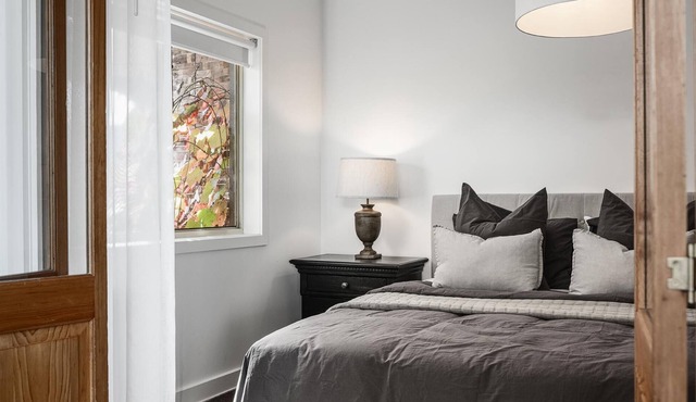 Mt Buffalo View Apartment - Spectacular three-bedroom apartment showcasing intoxicating vineyard views and breathtaking views of the famous Mt Buffalo the perfect country escape