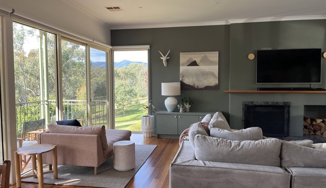 Mt Buller- Delatite River House Sleeps 12