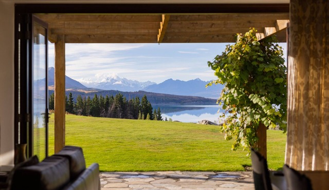 Mt Cook Lakeside Retreat