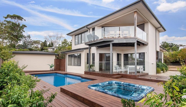 Mt Eliza Manor Pool Spa Views