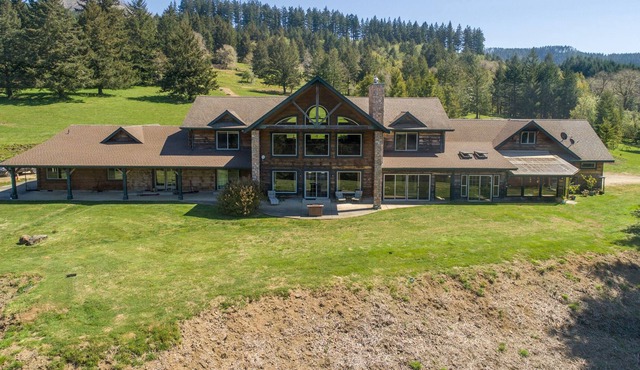 Mt Emily Lodge on a Ranch setting Overlooking the Chetco River Valley