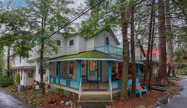 Mt. Gretna Gem w/ Huge Porch!