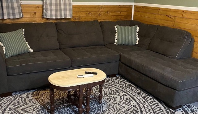 MT. Hideaway 2 bedroom, Lg. parking, .straight across from Buffalo MT. Trail 14