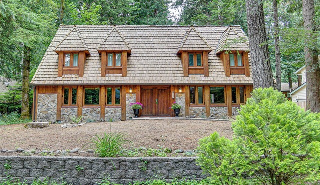 Mt. Hood Alpine Chalet w/hot tub, kid & dog friendly