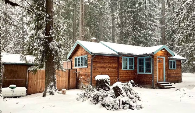 Mt Hood Hot Tub Haven, Wifi, 2BR/1BA, Full Kitchen