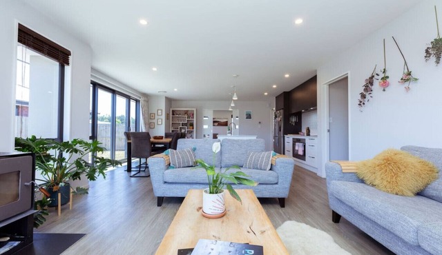 Mt Hutt Views on Memorial Cres