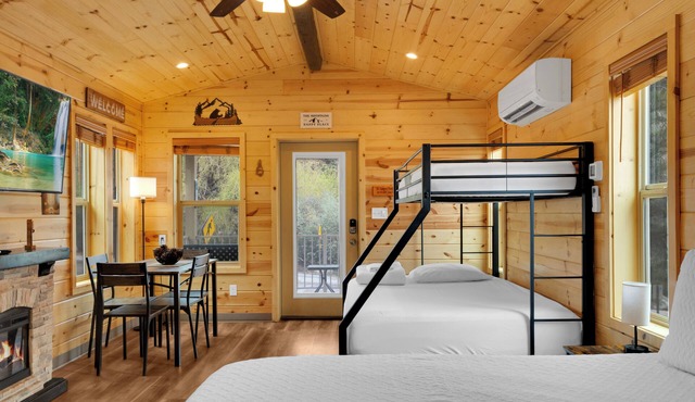 Mt. Lemmon Hotel Village Cabin #4