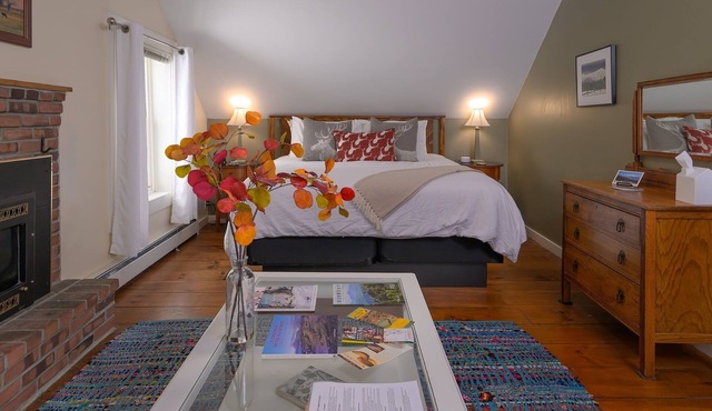 Mt Mansfield Suite+Breakfast @ Brass Lantern Inn