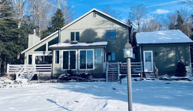 ⛷️⛱️⛰️Mt. Maplewood Lake House❤️HotTub☆Fireplace☆Ski☆Games☆Families☆Dogs+