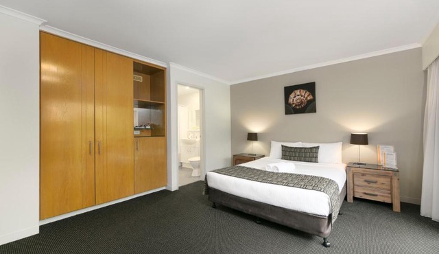 Mt Ommaney Hotel Apartments