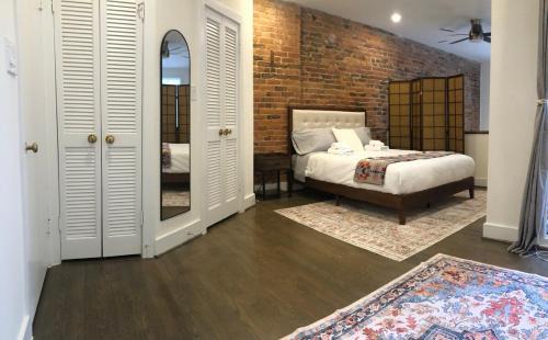 Mt Pleasant Retreat - Entire Brand New Apt in NW DC - Walk to Metro, Zoo, Adams Morgan - Parking, Dog Friendly