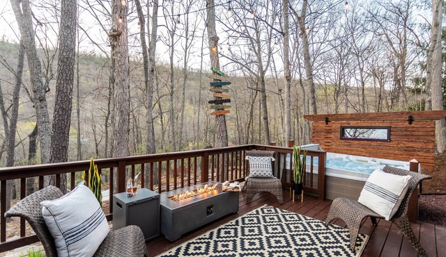 Mt. RelaxCATION~on resort~hottub~pool table~arcade