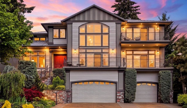 Mt Scott Forest Estate— Theater, Sauna, Game Room, Firepit, 15 Min PDX, Sleeps 9