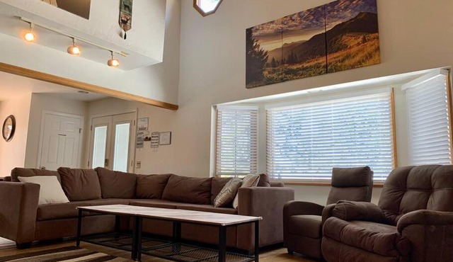 Mt Shasta Cabin Retreat