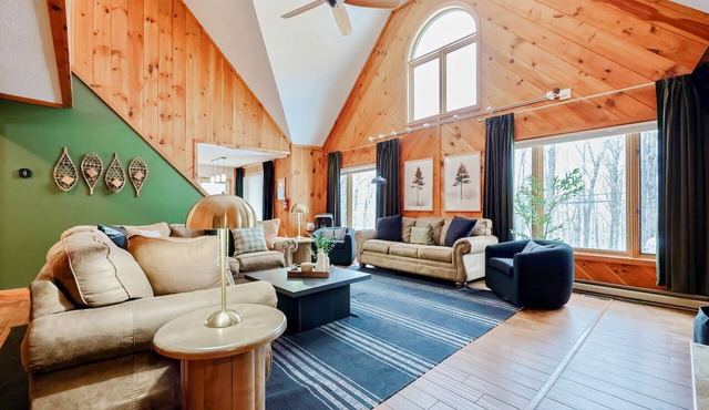Mt Snow Chalet with Sauna, Hot Tub, Game Room & Fire Pit