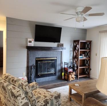 Mt Snow Condo with Pool Mountain Views Half Mile to Mtn