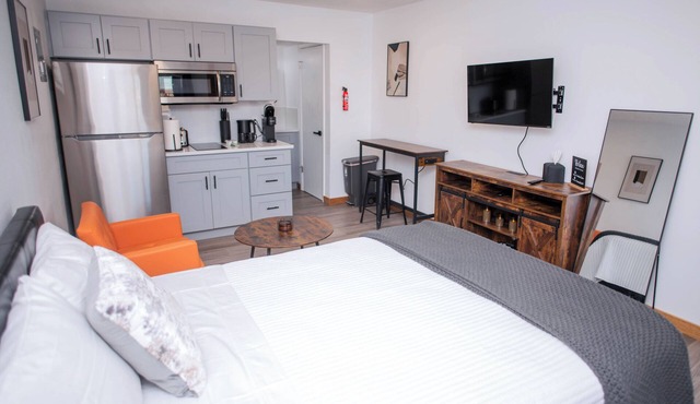 Mt. Sterling Modern Studio – Monthly StaynnSharennSave