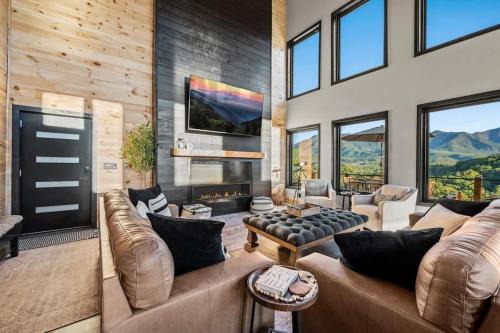 Mt Sunshine - Infinity Pool Sleeps 22 12 Beds