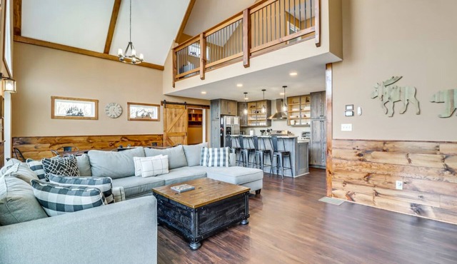 Mt. Top Rustic Chalet in Eagle Rock Resort.