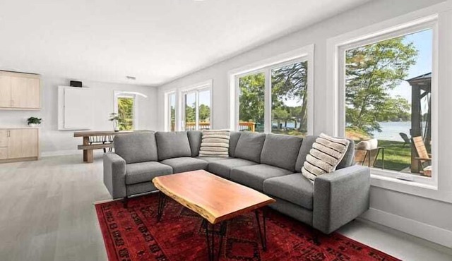 Mt Uniacke Lakefront Cottage