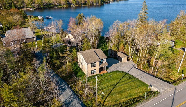 Mt Uniacke Lakeside Oasis with Hot Tub