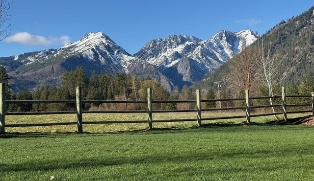 Mt Views, Hot Tub, Icicle River Access, Game Room