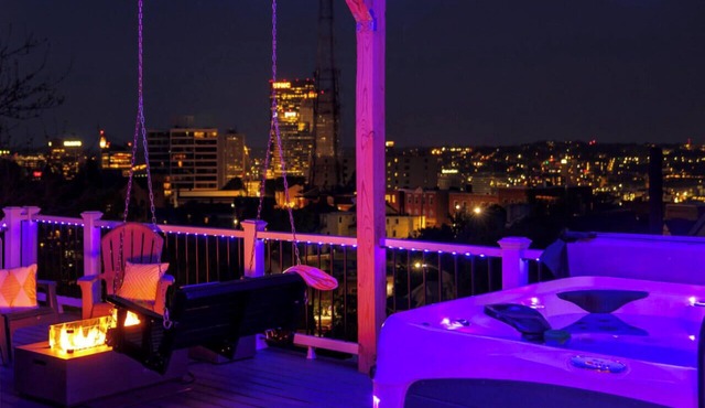 Mt. Washington Marvel. Stunning New Design, Epic Views, Hot Tub, Parking