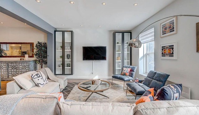 MTL Townhouse- 3 bdr in the heart of the city