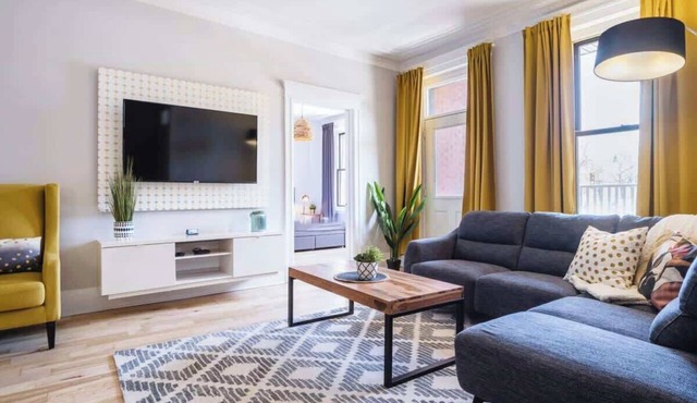 MTLVR #16 | Mountain and city view, sleeps 12