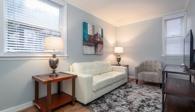 MTM Fully Furnished Rental in Old Town - 2 beds