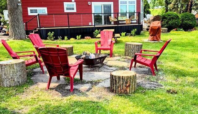 MTM Premier Funky Island sleeps 8 in a bright, modern park model with stunning lakefront views. Cozy living spaces, lofted bedrooms, and access to campground amenities make this the perfect lakeside retreat.