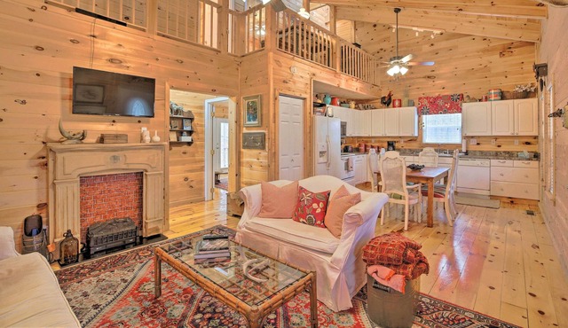 Mtn Abode w/ WiFi, 2 Mi to Little River Canyon!