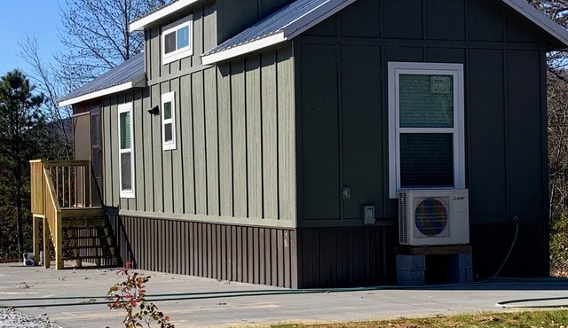 Mtn Cabin Getaway-Best Location! -Hike-Bike-Winery-Fire Pit-Screened in Porch
