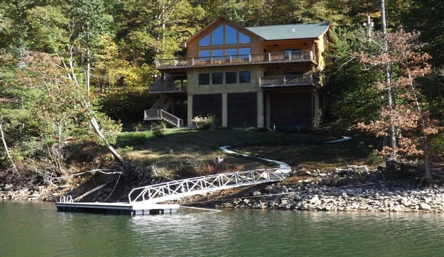 MTN CABIN LAKEFRONT,CANOE/3 KAYAKS,POOL TABLE,DOCK,FIRE PIT, FIREPLACE,JACUZZI