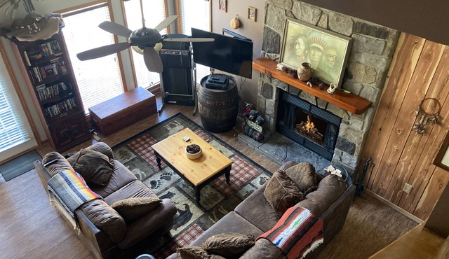 Mtn. Chalet With A Tranquil Setting - Close To Everything!