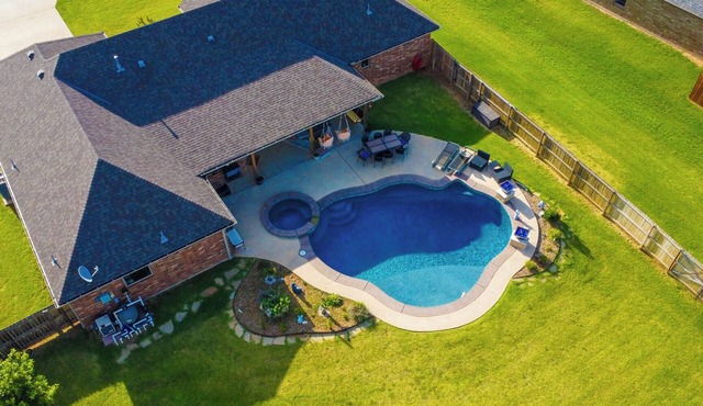Mtn Escape Pool, Hot Tub, Fire Pit, Pet OK!