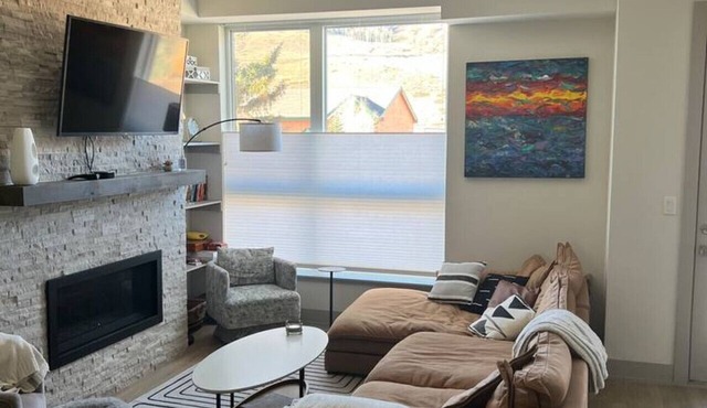 Mtn Getaway | Sauna Garage Dog Friendly walkable