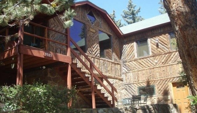 Mtn Home 3200 SF, 2 Acres, Decks, Bar, Foosball, Spa Bath, Firepit, Views!