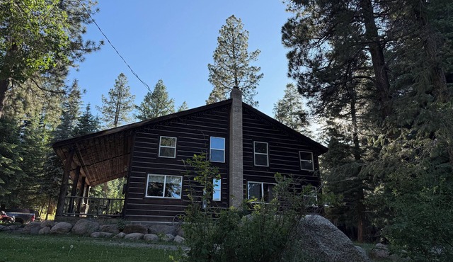 Mtn home, fully furnished 3 bedrooms, 2 large bathrooms.