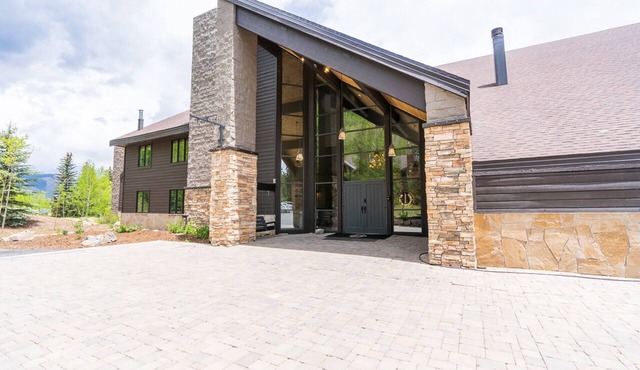Mtn. Lodge - Sleeps 46 - Hot Tubs + Mountain Views