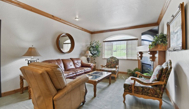 Mtn Retreat: Relax Serene Nature, Hot Spring & Spa Villa 2015