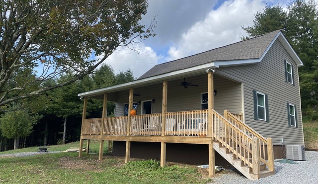 Mtn Secret Farm House, Privacy, River, Firepit, Deck, Fishing, Hiking, Outdoors.