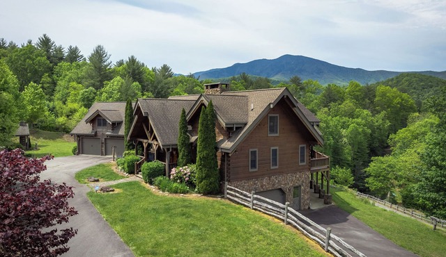Mtn Sunsets Lodge, Mtn Views+Sunsets, Fireplaces, River Access, WiFi, Private!