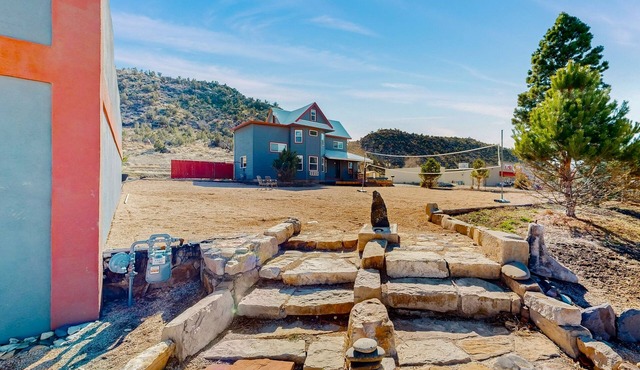 Mtn-view aparthotel with kitchen, patio, grill